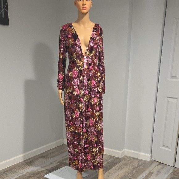 Xtaren Maxi  Dress With Shorts - Picture 4 of 10